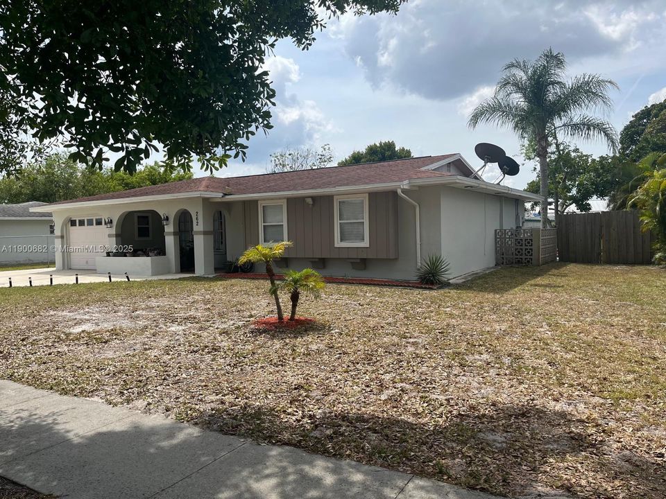 For Sale: $350,000 (3 beds, 2 baths, 1446 Square Feet)