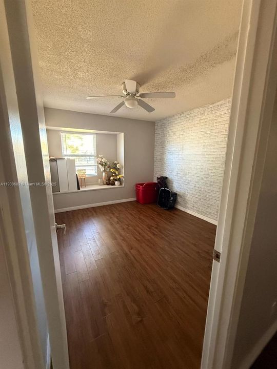 For Sale: $350,000 (3 beds, 2 baths, 1446 Square Feet)