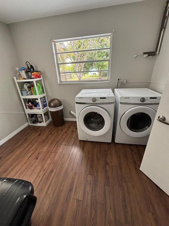 For Sale: $350,000 (3 beds, 2 baths, 1446 Square Feet)