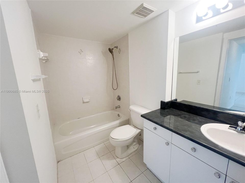 For Rent: $2,700 (3 beds, 2 baths, 1208 Square Feet)