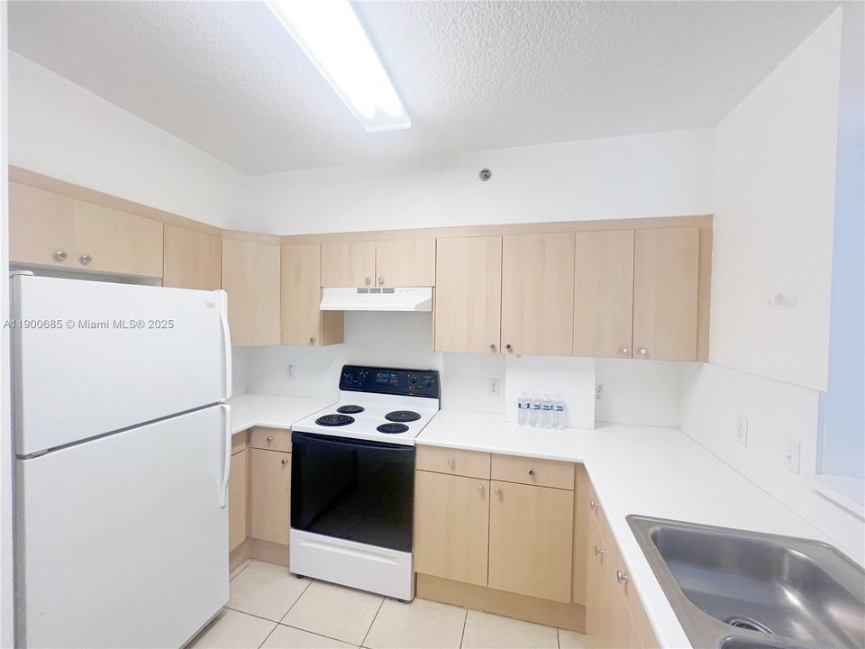 For Rent: $2,700 (3 beds, 2 baths, 1208 Square Feet)