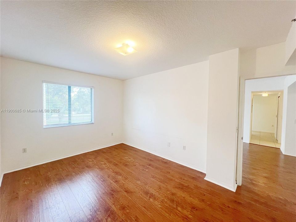 For Rent: $2,700 (3 beds, 2 baths, 1208 Square Feet)