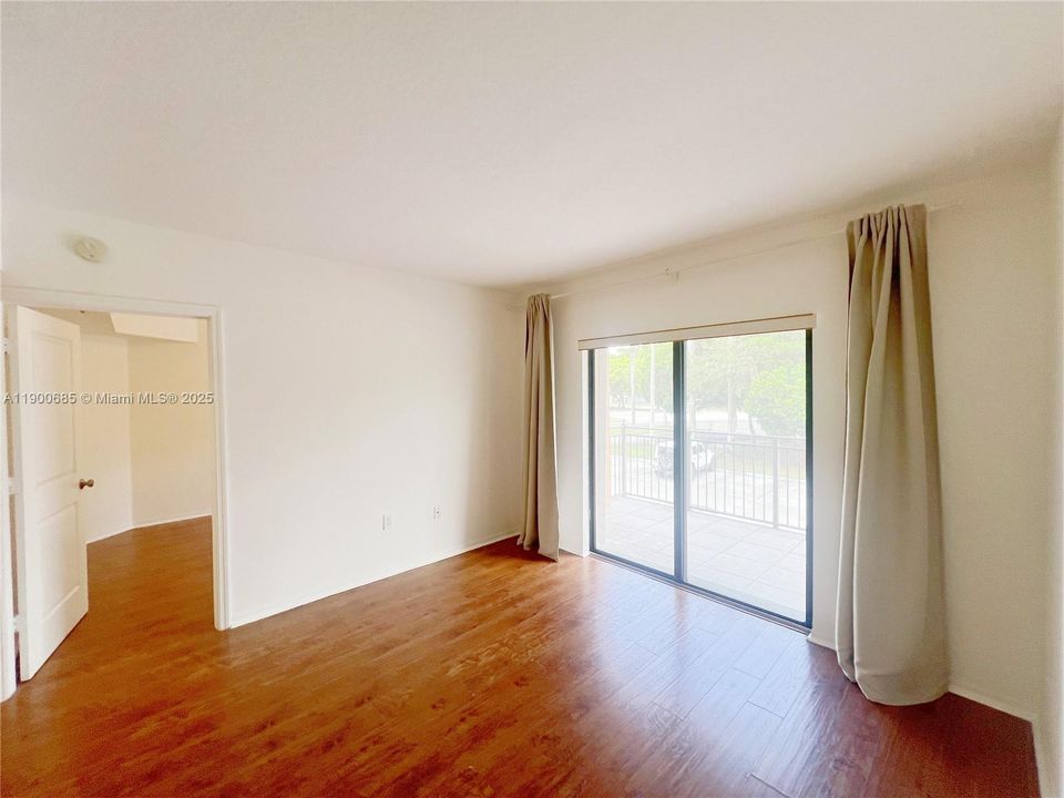 For Rent: $2,700 (3 beds, 2 baths, 1208 Square Feet)