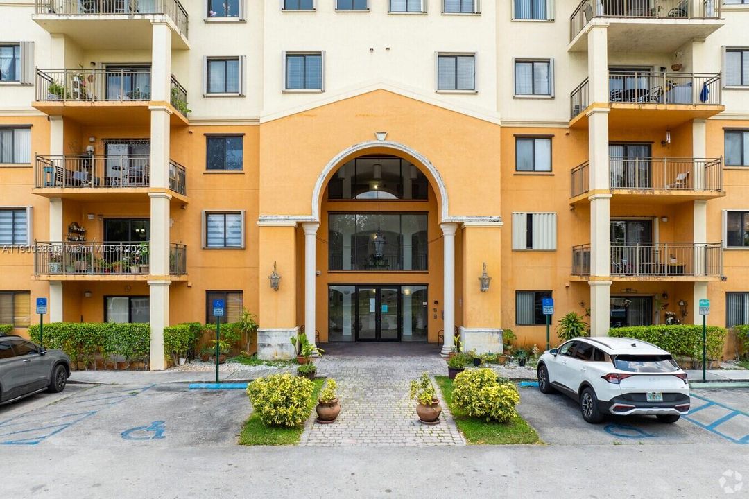 For Rent: $2,700 (3 beds, 2 baths, 1208 Square Feet)