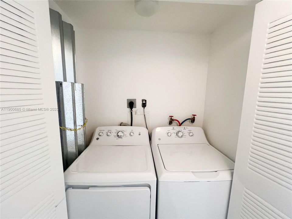 For Rent: $2,700 (3 beds, 2 baths, 1208 Square Feet)