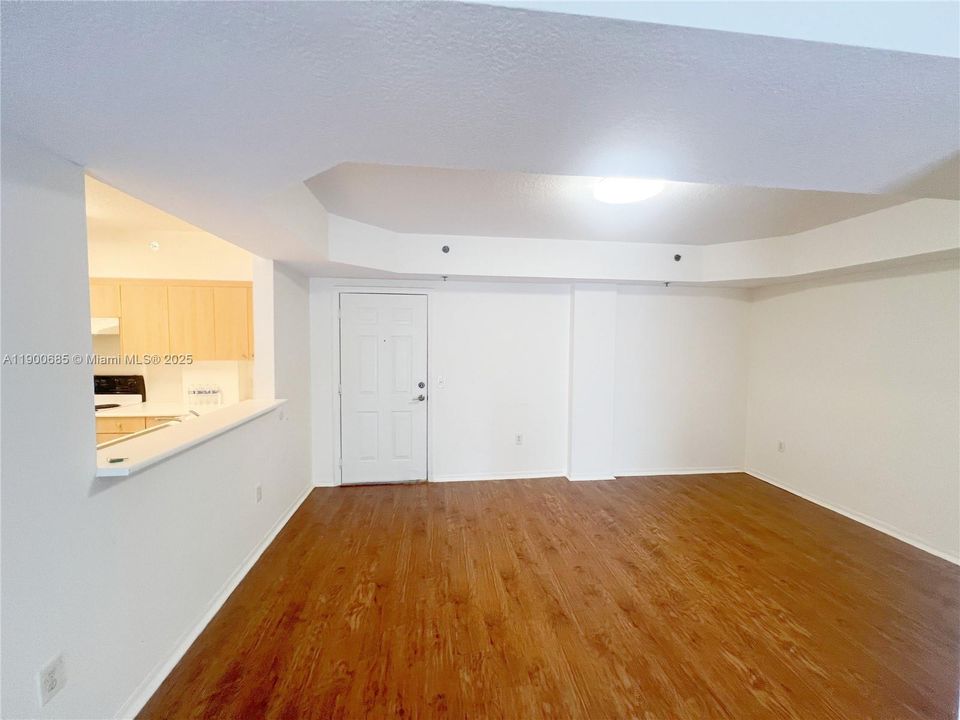 For Rent: $2,700 (3 beds, 2 baths, 1208 Square Feet)