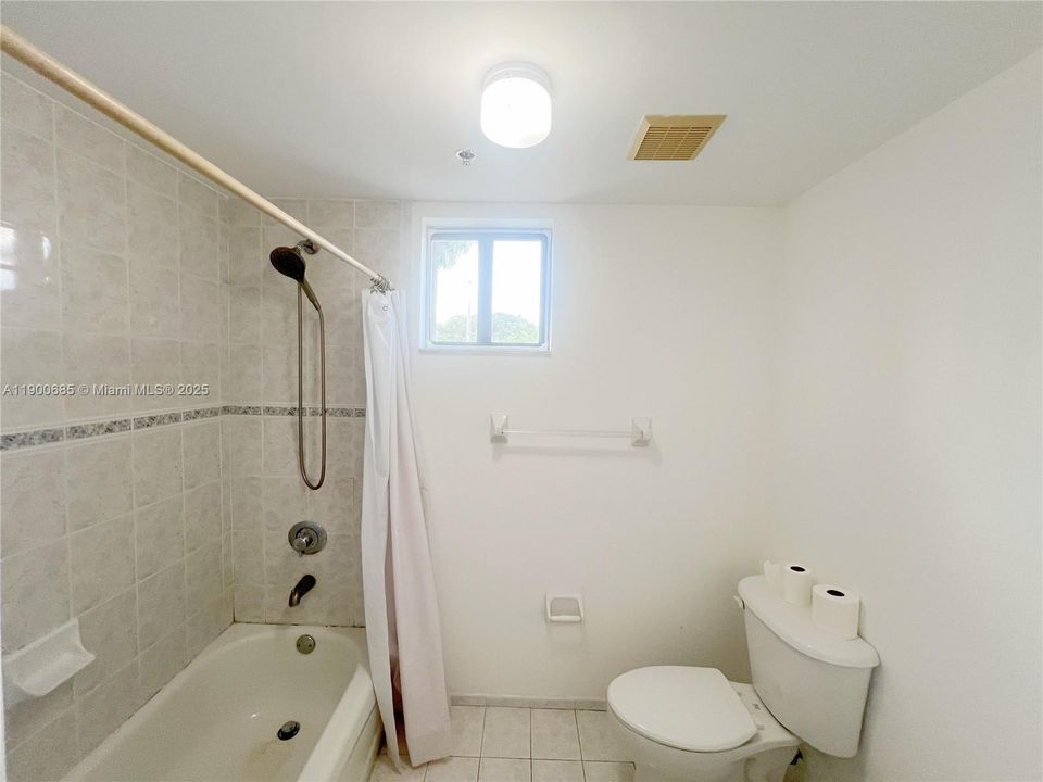 For Rent: $2,700 (3 beds, 2 baths, 1208 Square Feet)