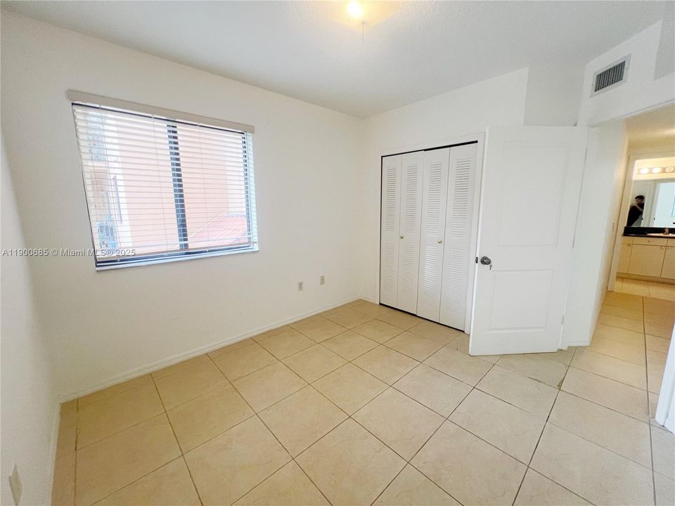 For Rent: $2,700 (3 beds, 2 baths, 1208 Square Feet)