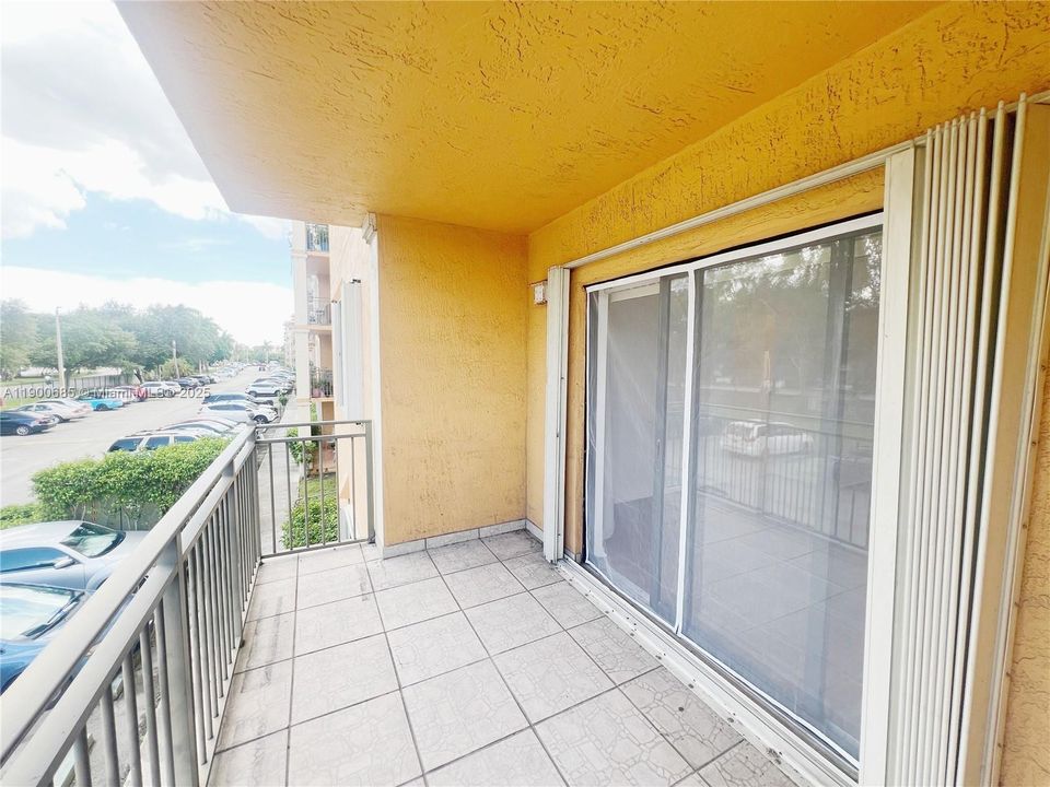 For Rent: $2,700 (3 beds, 2 baths, 1208 Square Feet)