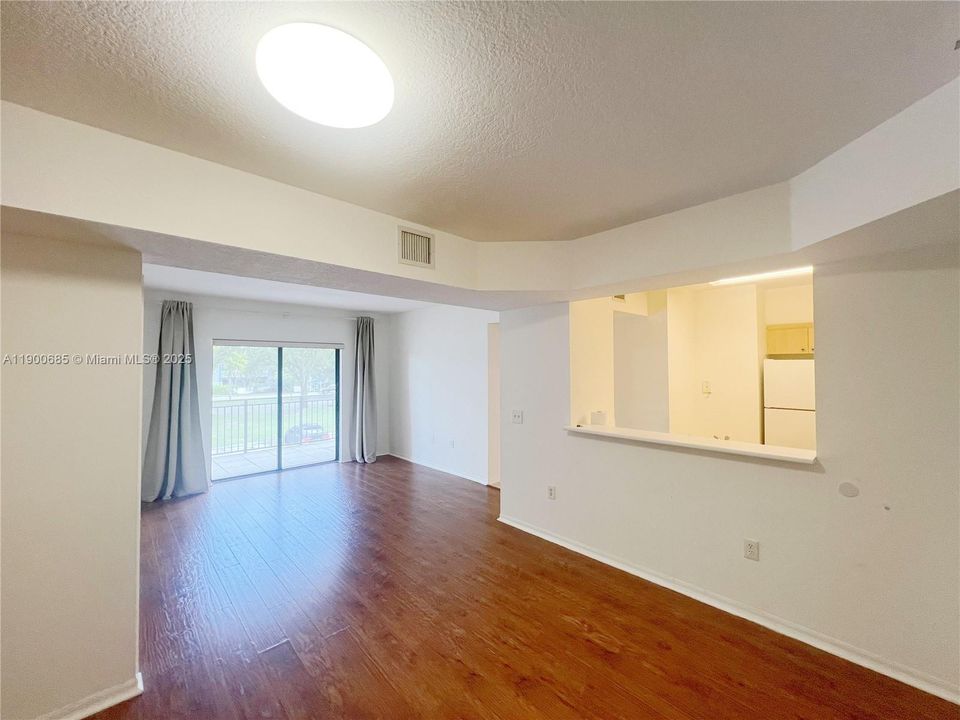 For Rent: $2,700 (3 beds, 2 baths, 1208 Square Feet)