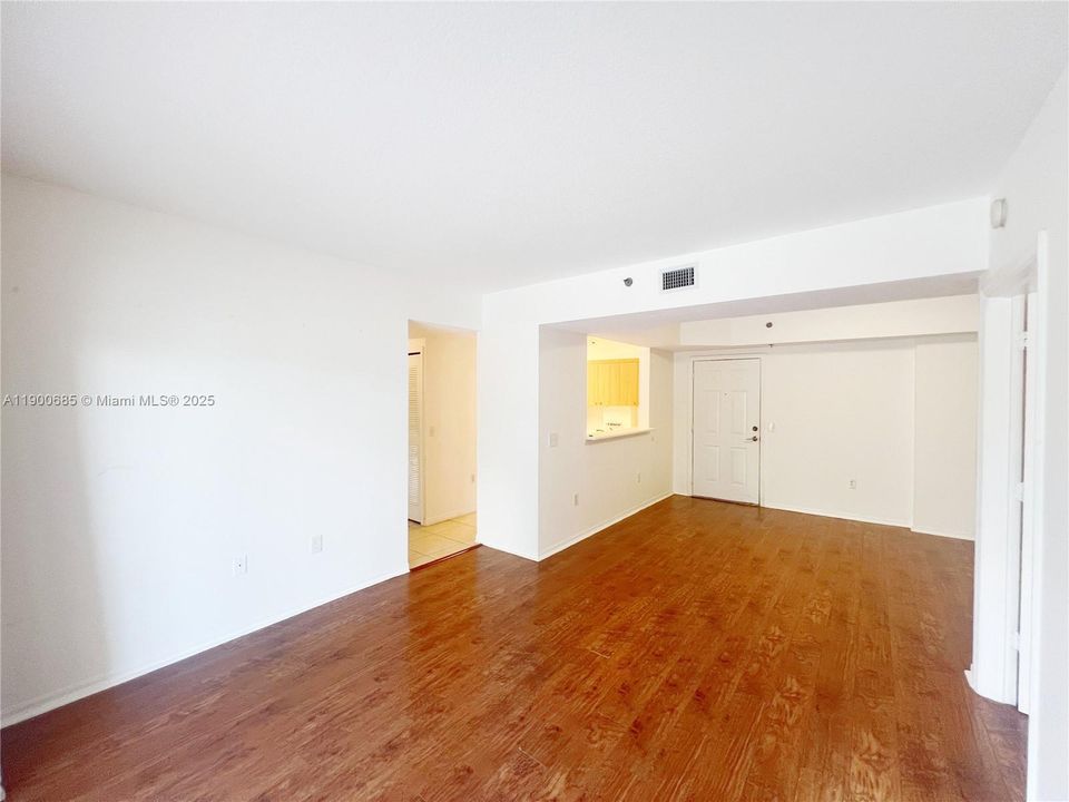 For Rent: $2,700 (3 beds, 2 baths, 1208 Square Feet)