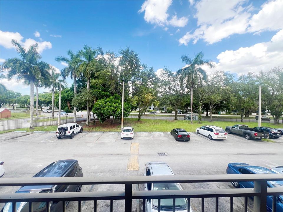 For Rent: $2,700 (3 beds, 2 baths, 1208 Square Feet)