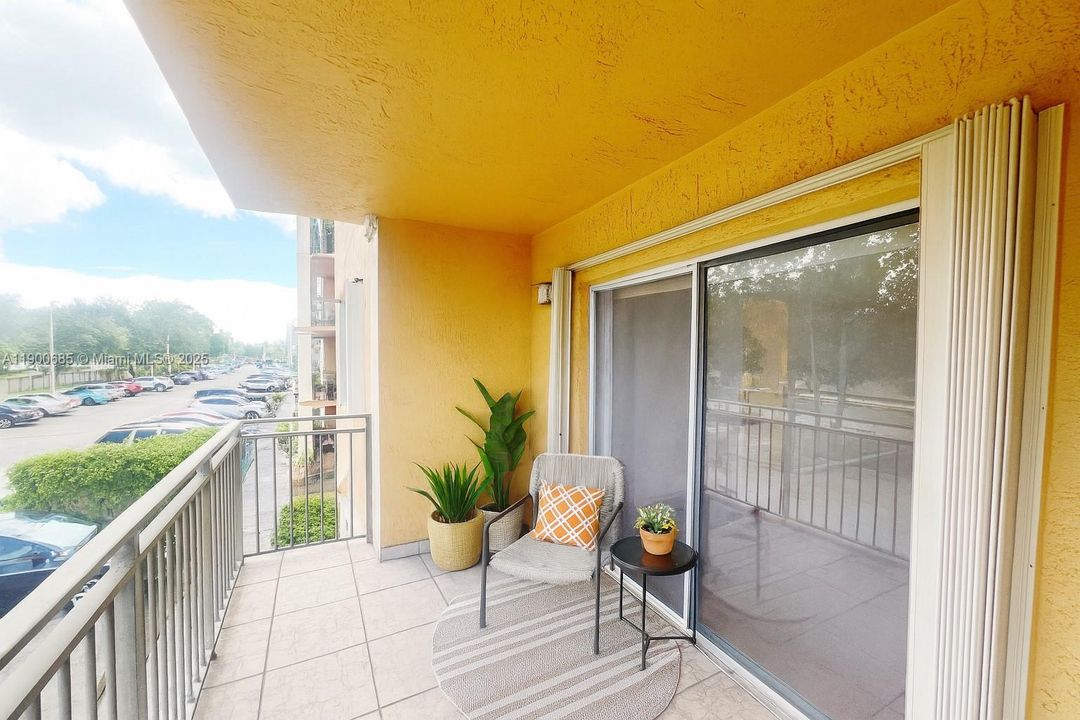 For Rent: $2,700 (3 beds, 2 baths, 1208 Square Feet)