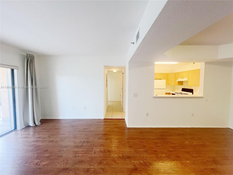 For Rent: $2,700 (3 beds, 2 baths, 1208 Square Feet)