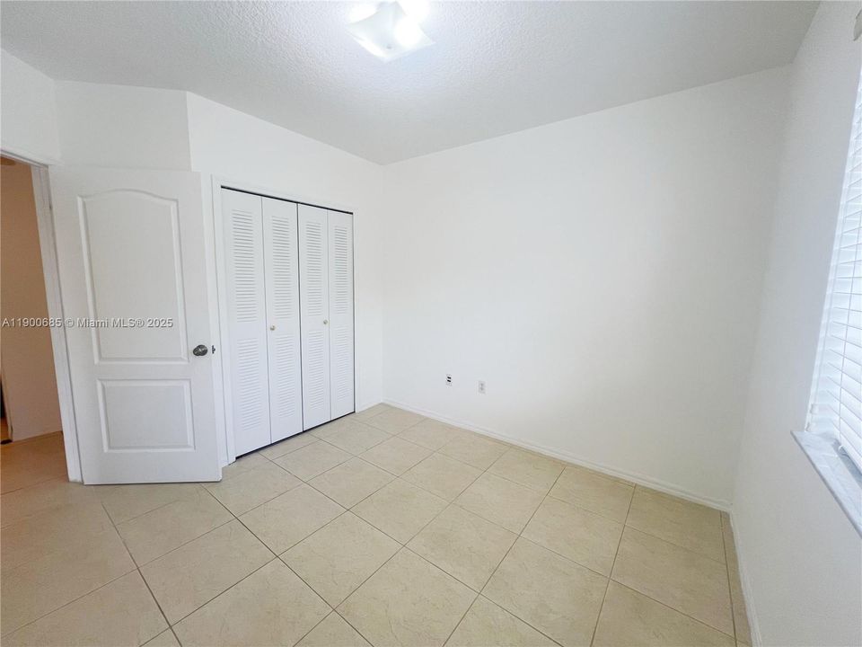 For Rent: $2,700 (3 beds, 2 baths, 1208 Square Feet)