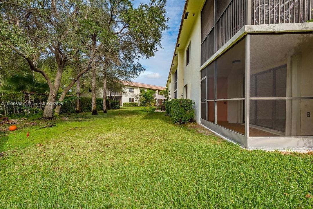 For Sale: $345,000 (2 beds, 2 baths, 1231 Square Feet)