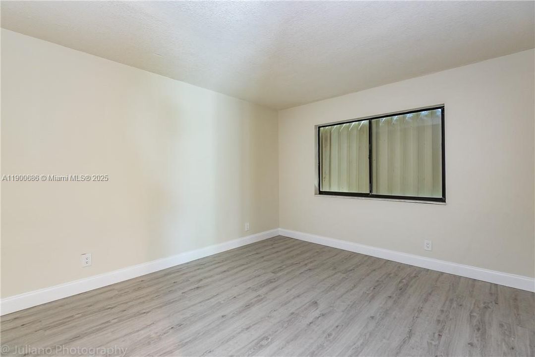 For Sale: $345,000 (2 beds, 2 baths, 1231 Square Feet)