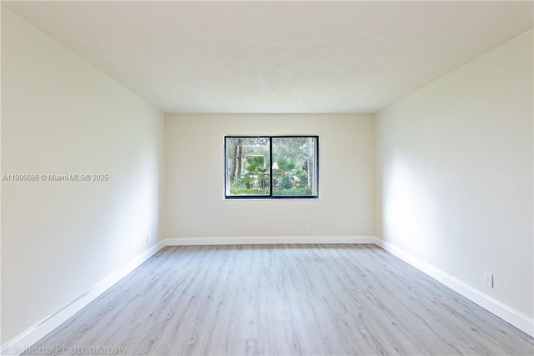 For Sale: $345,000 (2 beds, 2 baths, 1231 Square Feet)