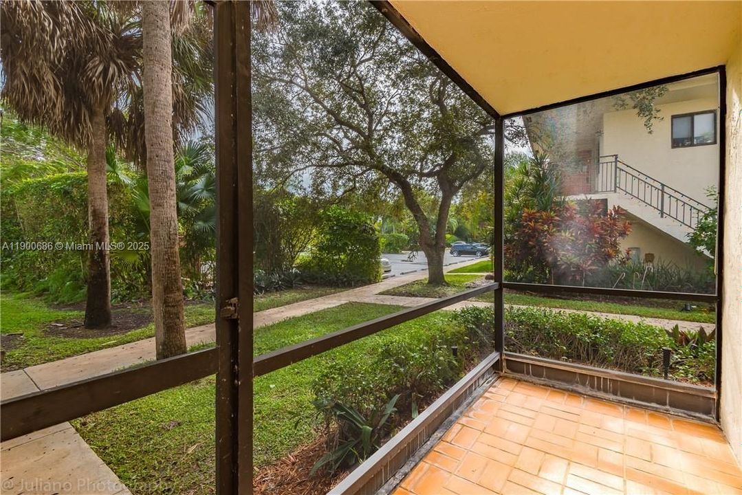 For Sale: $345,000 (2 beds, 2 baths, 1231 Square Feet)