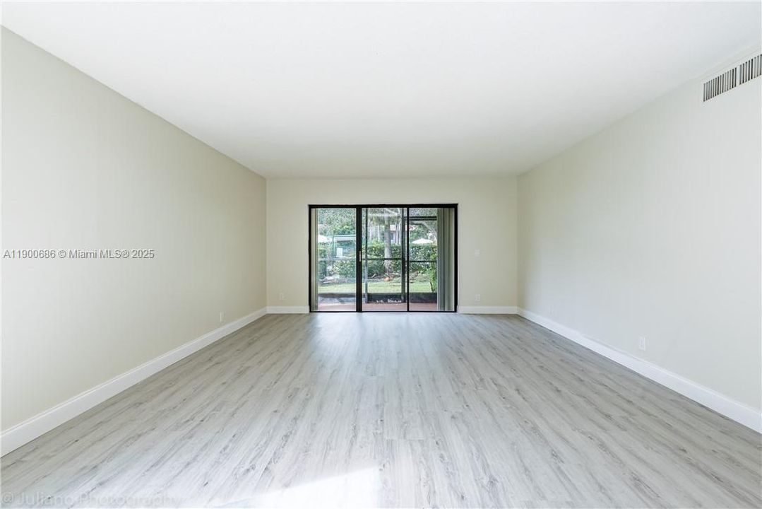 For Sale: $345,000 (2 beds, 2 baths, 1231 Square Feet)