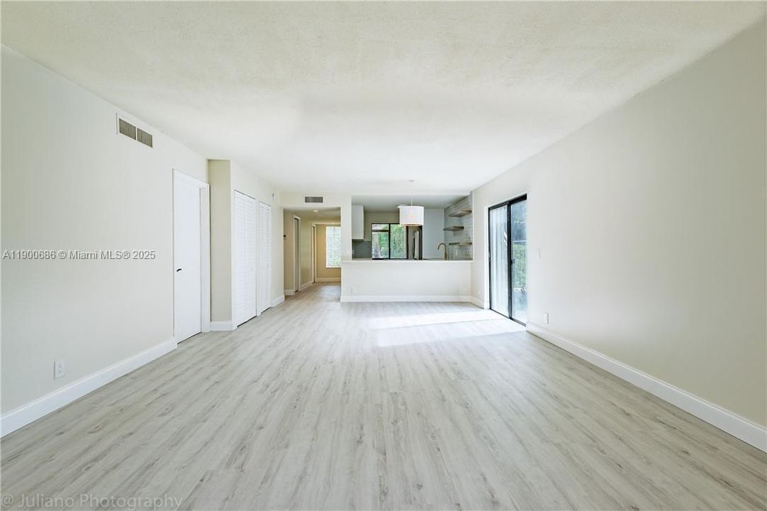 For Sale: $345,000 (2 beds, 2 baths, 1231 Square Feet)