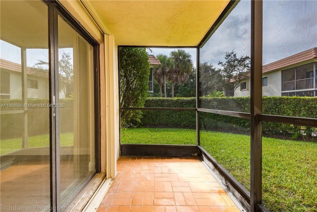 For Sale: $345,000 (2 beds, 2 baths, 1231 Square Feet)