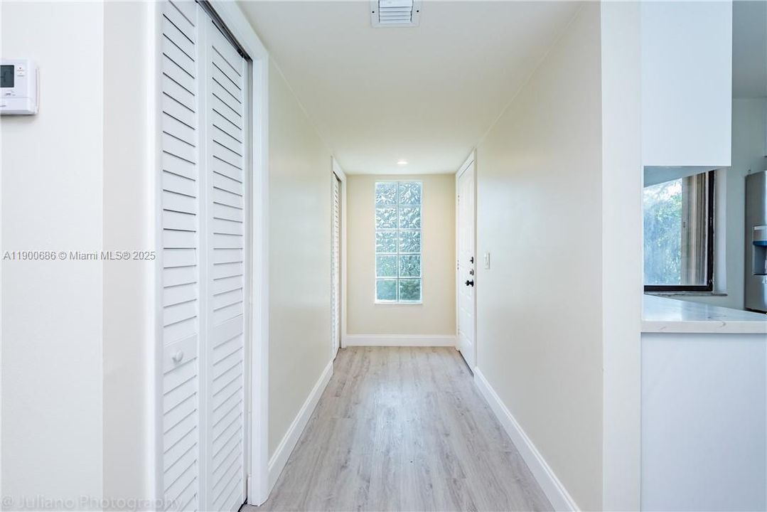 For Sale: $345,000 (2 beds, 2 baths, 1231 Square Feet)