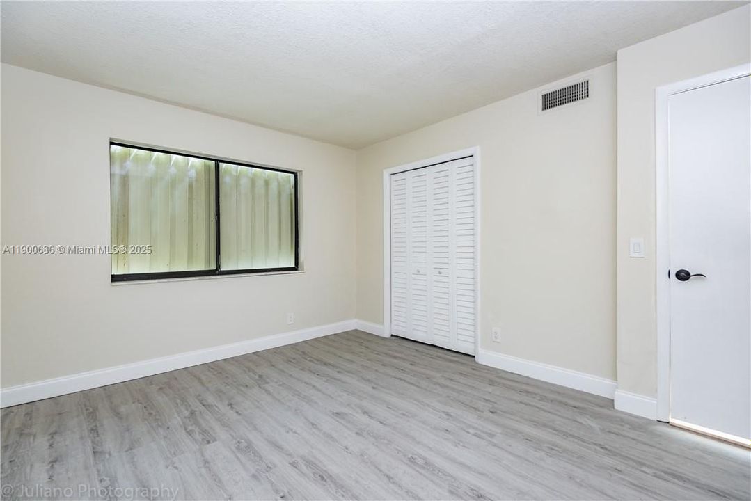 For Sale: $345,000 (2 beds, 2 baths, 1231 Square Feet)