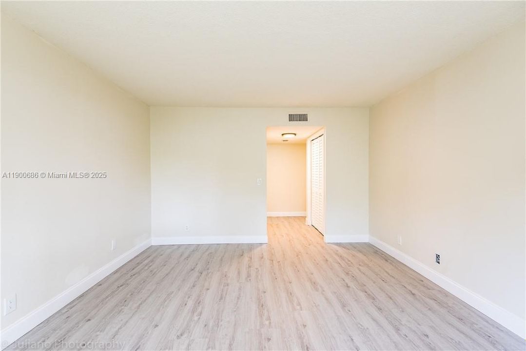 For Sale: $345,000 (2 beds, 2 baths, 1231 Square Feet)