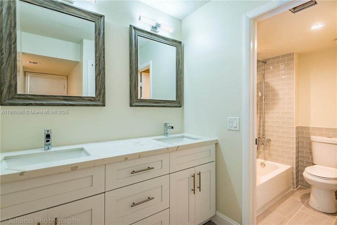 For Sale: $345,000 (2 beds, 2 baths, 1231 Square Feet)