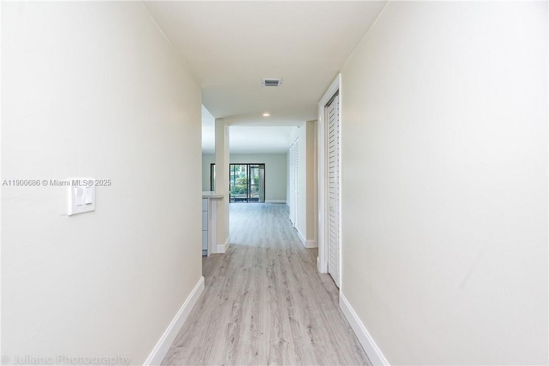 For Sale: $345,000 (2 beds, 2 baths, 1231 Square Feet)