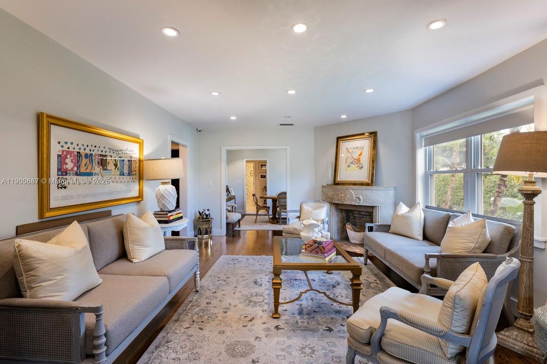 For Sale: $1,800,000 (3 beds, 2 baths, 2778 Square Feet)