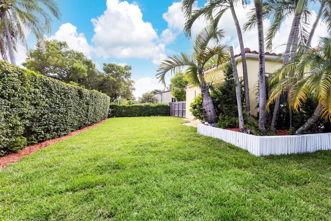 For Sale: $1,800,000 (3 beds, 2 baths, 2778 Square Feet)