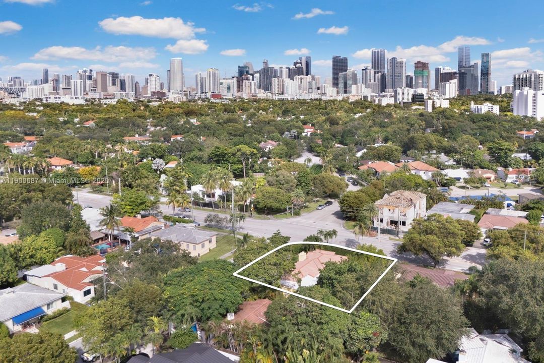 For Sale: $1,800,000 (3 beds, 2 baths, 2778 Square Feet)