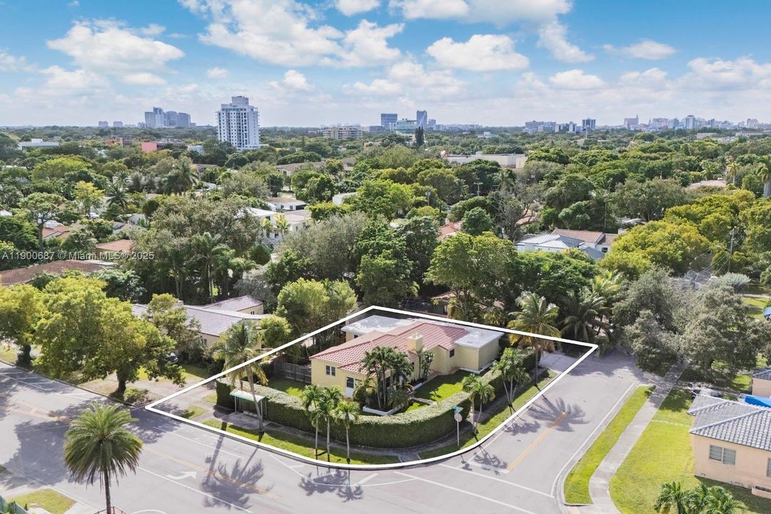 For Sale: $1,800,000 (3 beds, 2 baths, 2778 Square Feet)