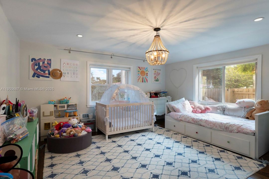 For Sale: $1,800,000 (3 beds, 2 baths, 2778 Square Feet)