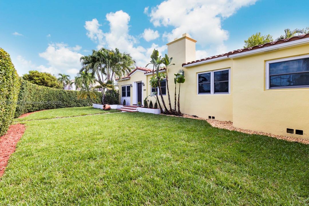 For Sale: $1,800,000 (3 beds, 2 baths, 2778 Square Feet)