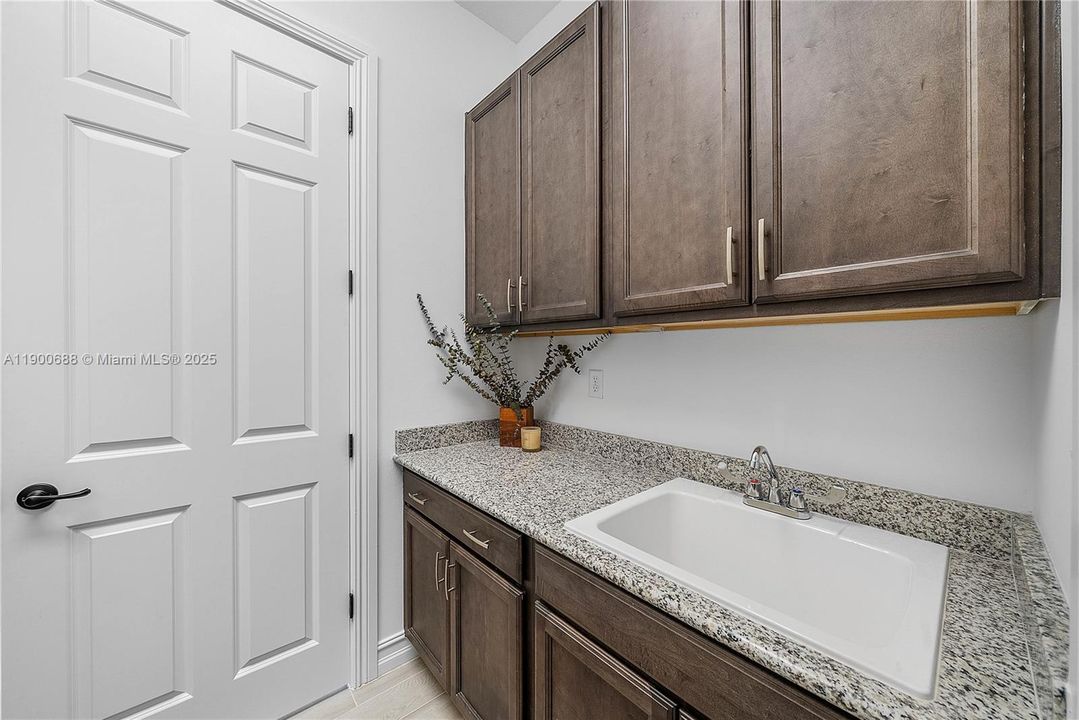 На продажу: $1,050,000 (3 спален, 2 ванн, 1968 Квадратных фут)