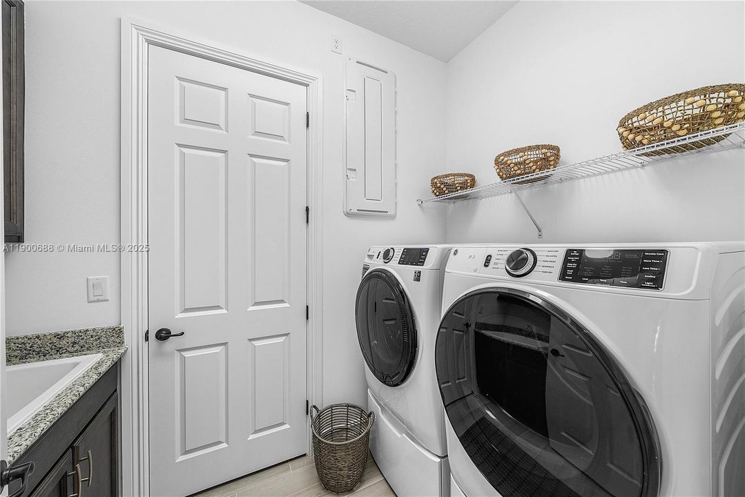 На продажу: $1,050,000 (3 спален, 2 ванн, 1968 Квадратных фут)