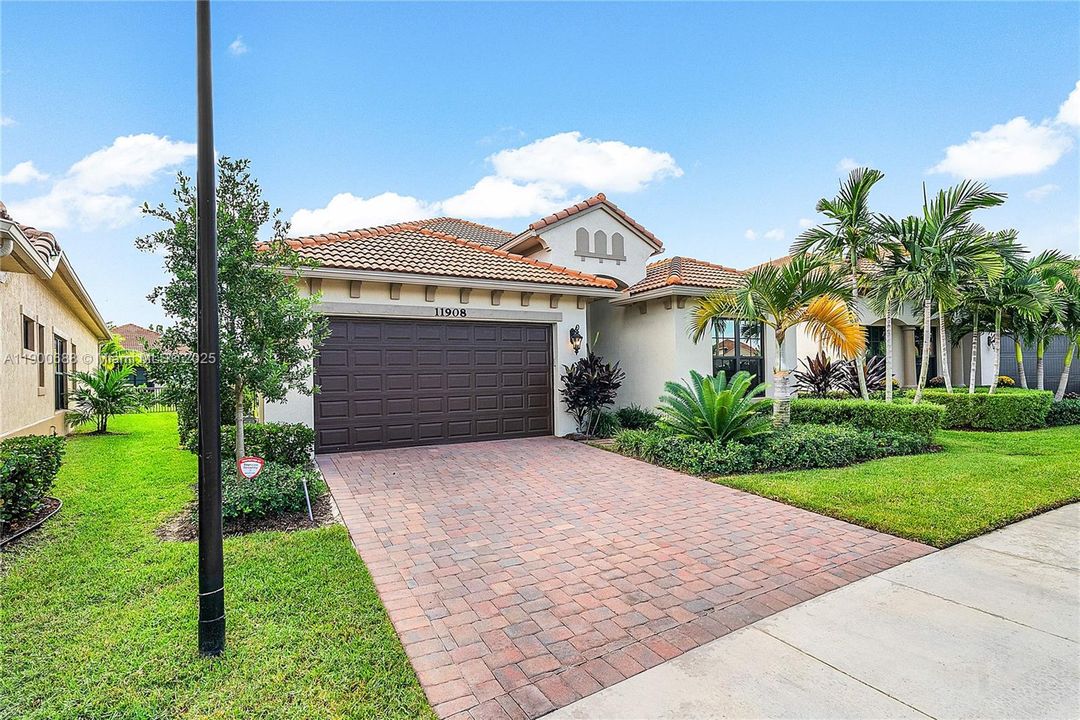 На продажу: $1,050,000 (3 спален, 2 ванн, 1968 Квадратных фут)