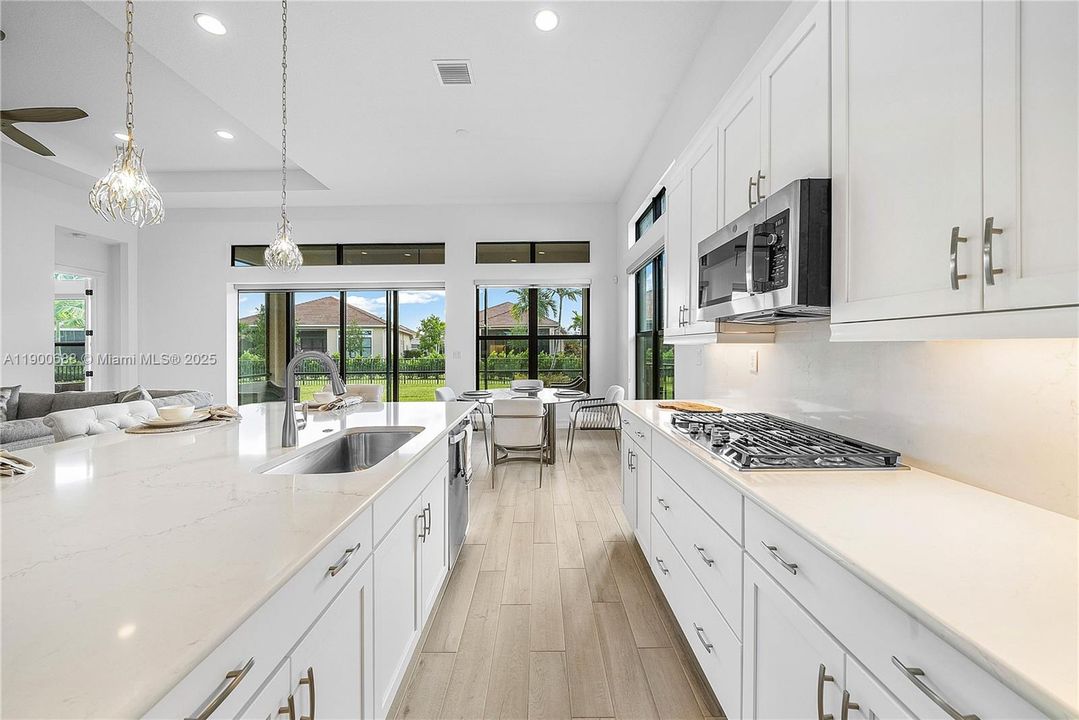 На продажу: $1,050,000 (3 спален, 2 ванн, 1968 Квадратных фут)