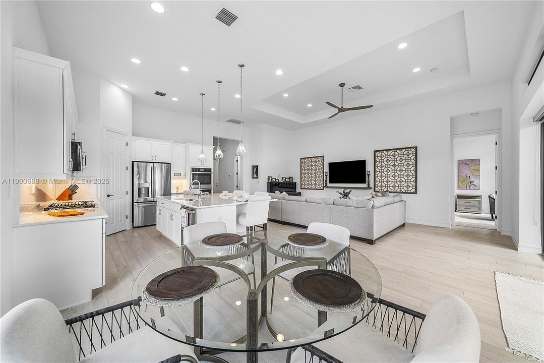 На продажу: $1,050,000 (3 спален, 2 ванн, 1968 Квадратных фут)