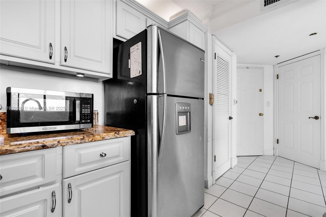 For Sale: $389,900 (1 beds, 1 baths, 690 Square Feet)