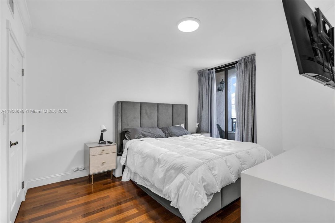 For Sale: $389,900 (1 beds, 1 baths, 690 Square Feet)