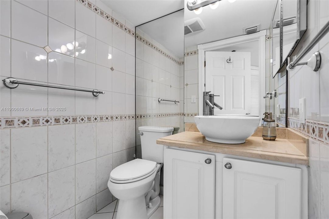 For Sale: $389,900 (1 beds, 1 baths, 690 Square Feet)