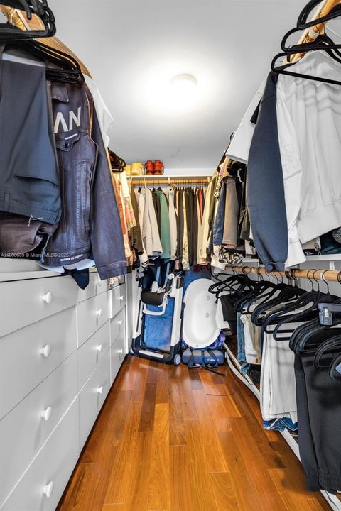 For Sale: $389,900 (1 beds, 1 baths, 690 Square Feet)