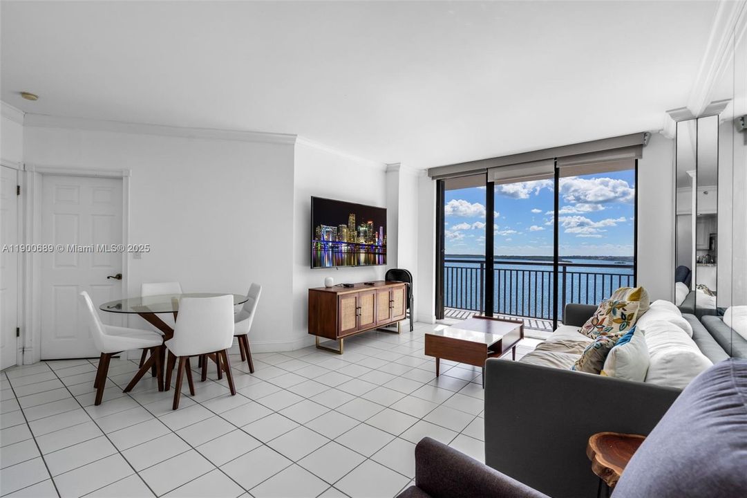 For Sale: $389,900 (1 beds, 1 baths, 690 Square Feet)