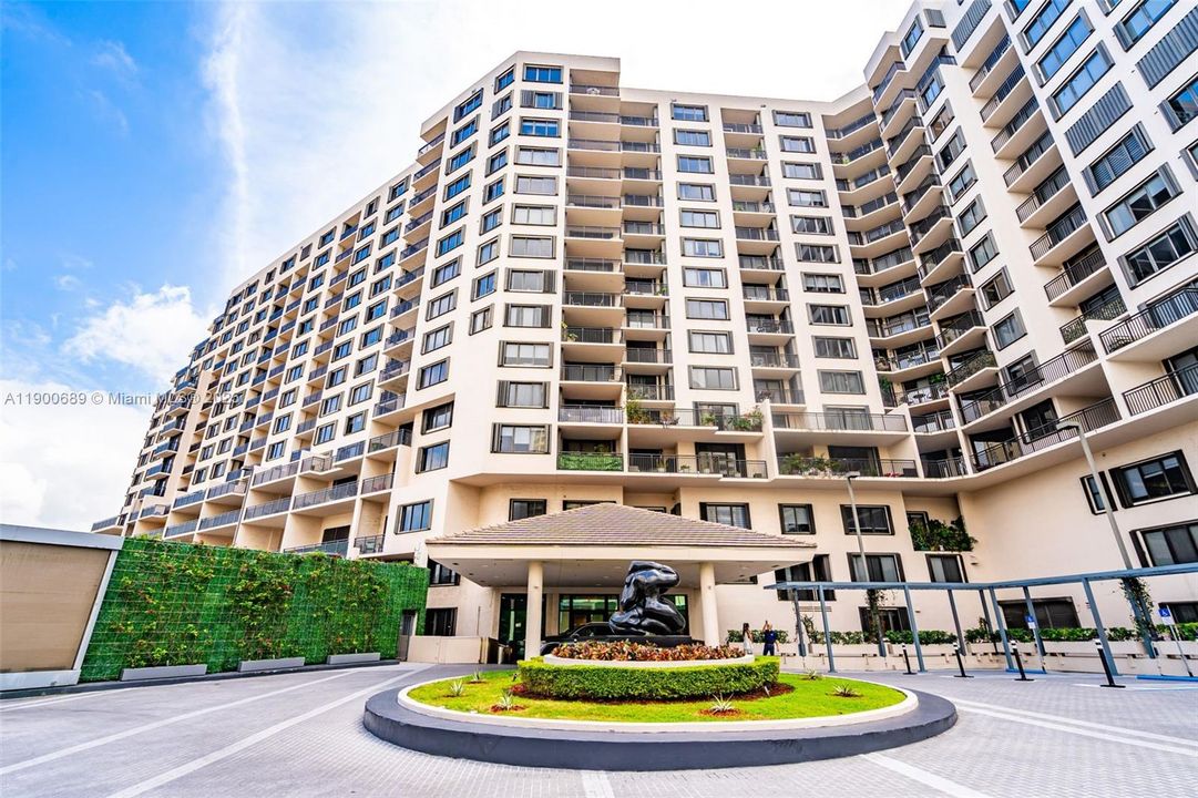 For Sale: $389,900 (1 beds, 1 baths, 690 Square Feet)