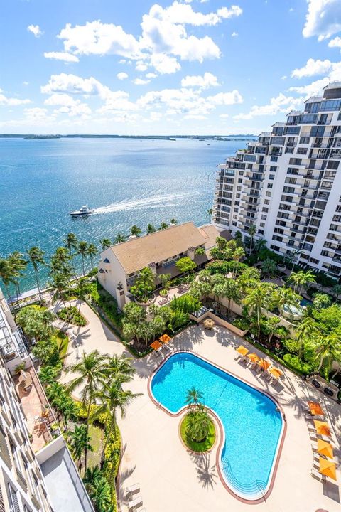 For Sale: $389,900 (1 beds, 1 baths, 690 Square Feet)