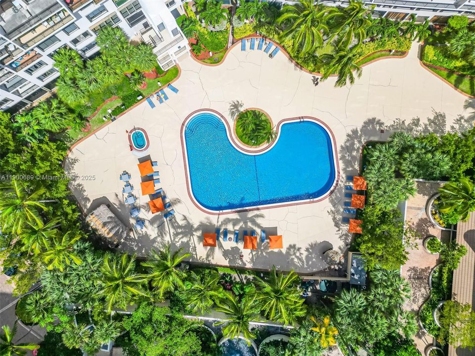 For Sale: $389,900 (1 beds, 1 baths, 690 Square Feet)